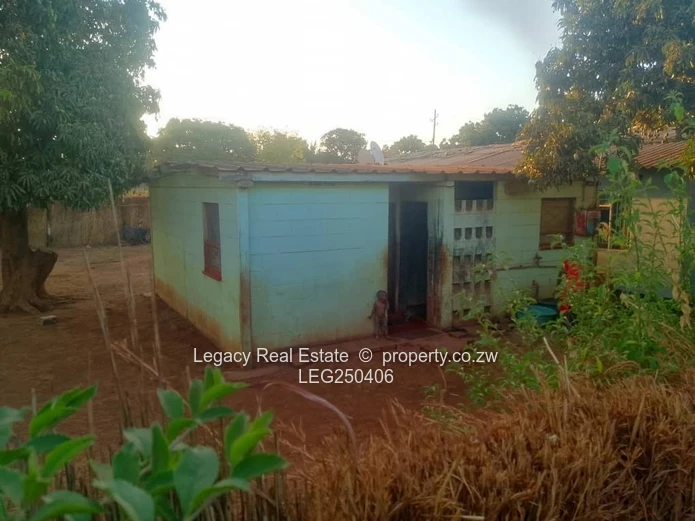 Kadoma 2-Bed Home with Garden & Verandah