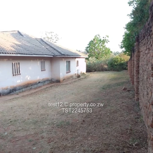 Chinhoyi Riverside house for sale  (Sole Mandate)