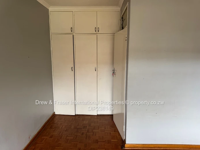 3 beds Duplex Flat available at Wansford Court for rent $1200