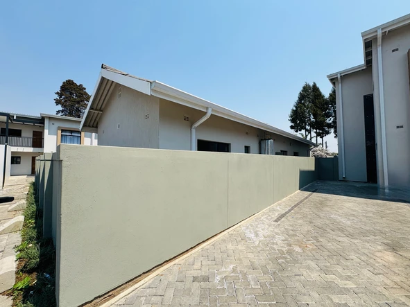 3 Bedroom Flat & Apartment