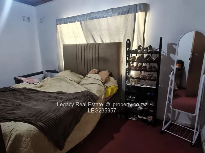 Investor’S Dream ,Main House Plus Self-Contained Cottage In Mabelreign