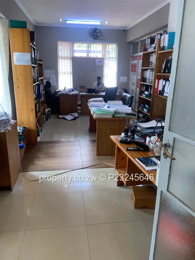 420 m² Milton Park Office - Borehole ,Paved Parking Space and Caretaker's cottage  (Sole Mandate)