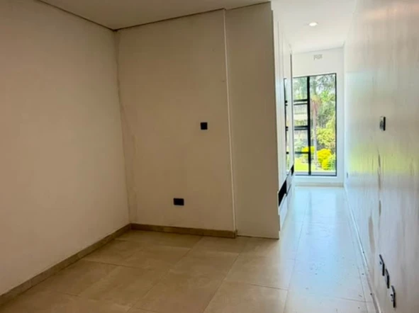 3 Bedroom Flat & Apartment