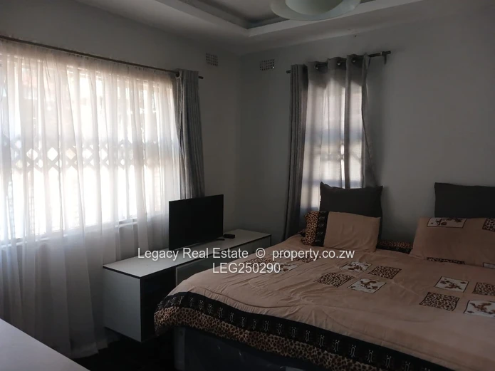 Madokero 3-Bed Brick Home - Borehole & Bright Lounge