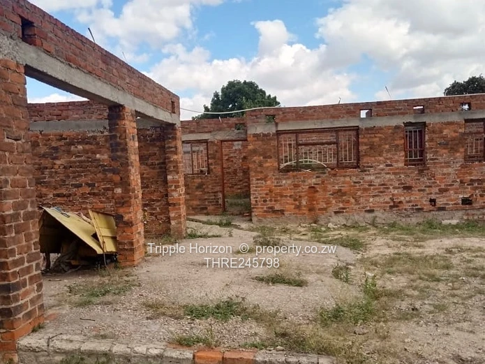 6-Bed Home + Unfinished Extensions on 2215m² – Waterfalls