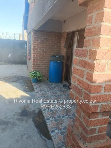 Chitungwiza 5-Bed Home with Borehole & Built-in Wardrobes