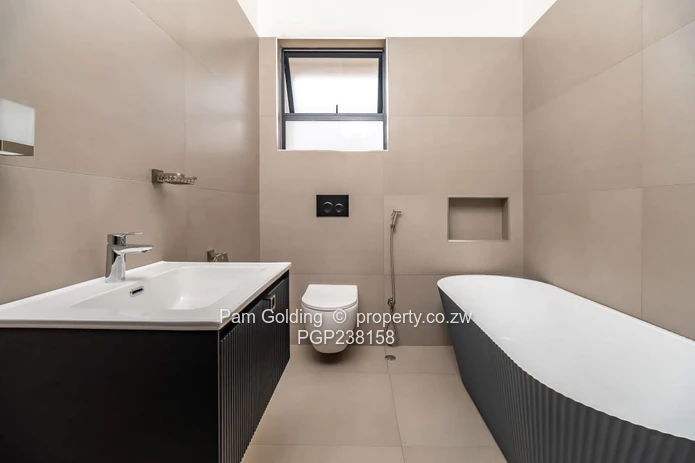 Modern Living in Secure Complex (Sole Mandate)