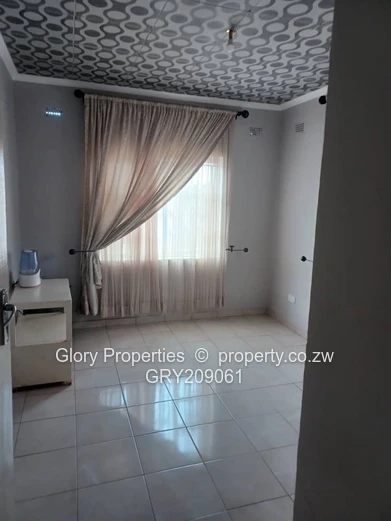 Stunning 3 Bedroom Property in Picnic Park, Waterfalls