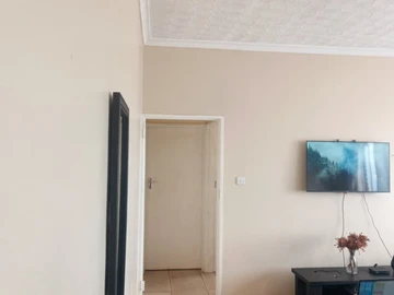 2 Bedroom Flat & Apartment