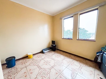 2 Bedroom Flat & Apartment