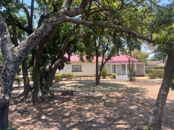 Charming house large land ideal for redevelopment 