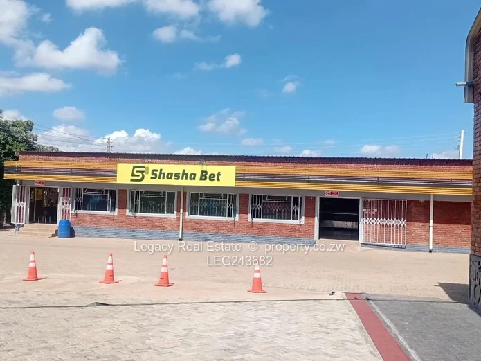 High-Visibility Commercial Property Near Chitungwiza Road