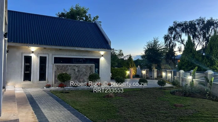 Stunning Home in Prestigious Neighboorhood