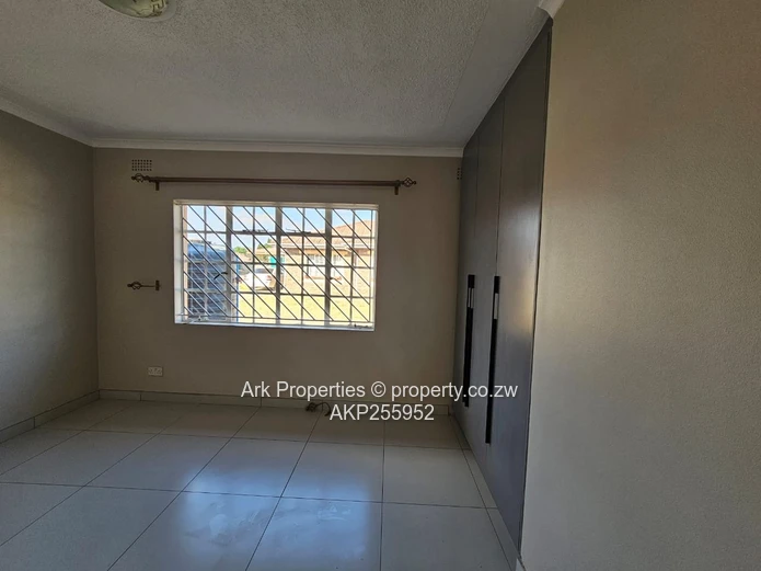 Cluster to Rent in Prospect, Waterfalls