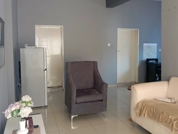 2 Bedroom Flat & Apartment