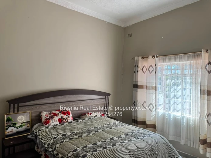 Quinnington 5-Bed Home with Large Fitted Kitchen