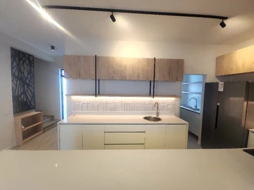 3 Bedroom Flat & Apartment