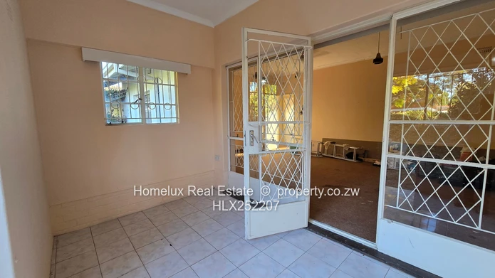 Beautiful 2 Bed Garden Flat in a small complex  (Sole Mandate)