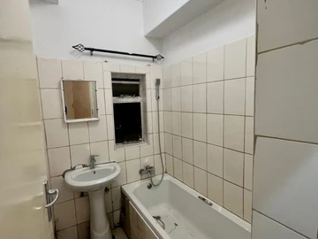 2 Bedroom Flat & Apartment