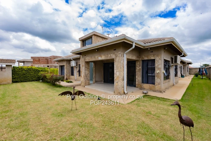 5 bedroom house (Sole Mandate)