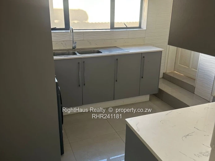 Stunning 5 bed house(4 ensuite) in Borrowdale Pomona near SamLevy Village