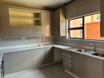 4 Bedroom Flat & Apartment