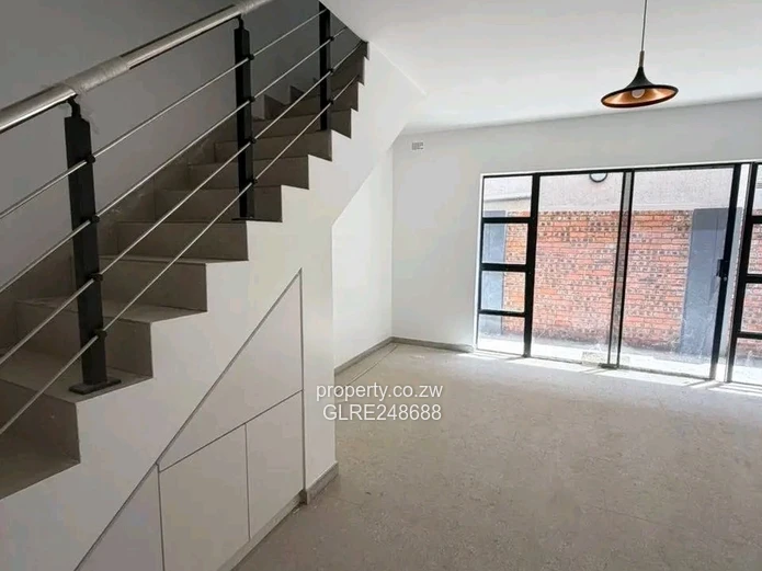 Modern 2-Bed Townhouse with Pool & Borehole — Strathaven
