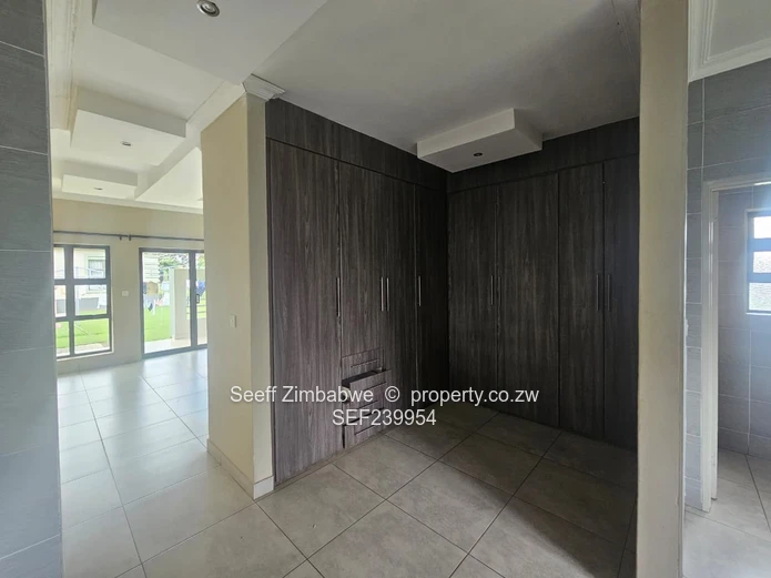 Elegant Three-Bedroom Contemporary Residence in Fairview, Mount Hampden