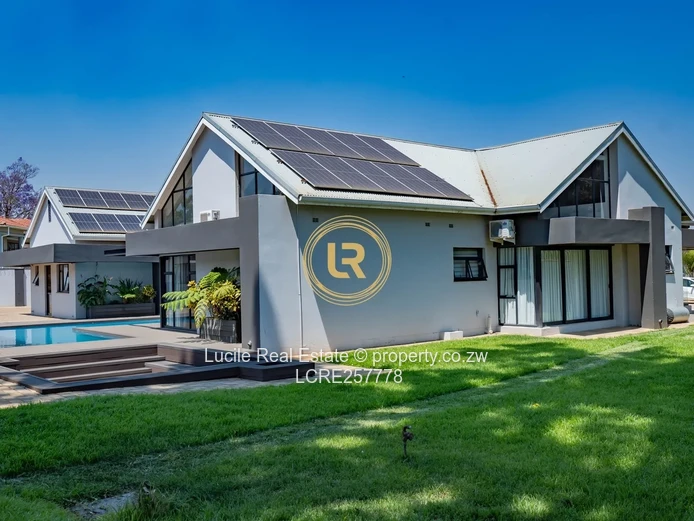 Luxury Living In Eastlea | Fully Furnished Home 