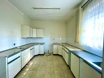3 Bedroom Flat & Apartment