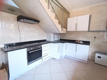 3 Bedroom Flat & Apartment