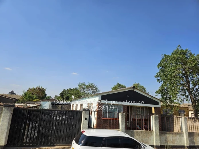 4 bed house for sale in Chitungwiza Unit C 