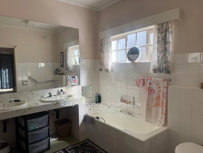 Neat Family Home In a Prime Location - Hillside!