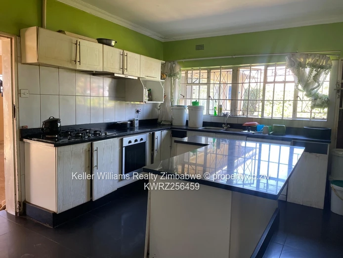 Family Home on 2,142 m², with Solar and Borehole (Sole Mandate)