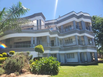 6 Bedroom House