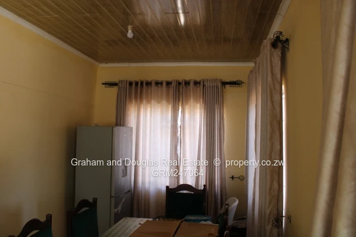 Kadoma Sabona bona plot for sale