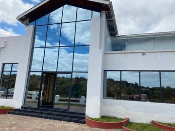 4 Bedroom Flat & Apartment