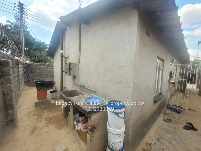 Neat, Solid & Secure – Chitungwiza 4-Bedroom House