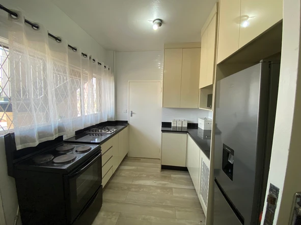 3 Bedroom Flat & Apartment