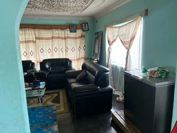 This property in Tynwald North offers a main 3-bedroom home and an additional 2-bedroom cottage.