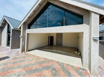 4 Bedroom Flat & Apartment