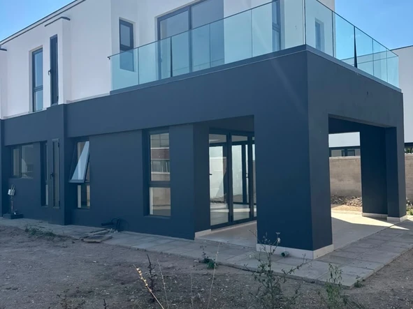 4 Bedroom Flat & Apartment