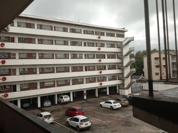 2 Bedroom Flat & Apartment