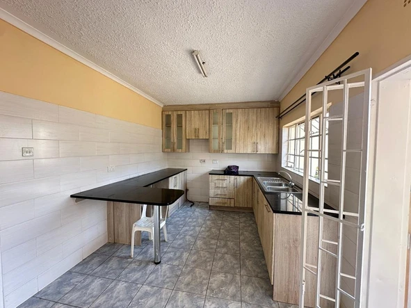 3 Bedroom Flat & Apartment