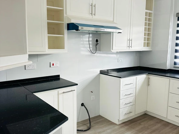 3 Bedroom Flat & Apartment