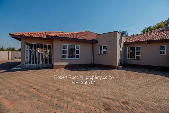 House for sale in Monavale