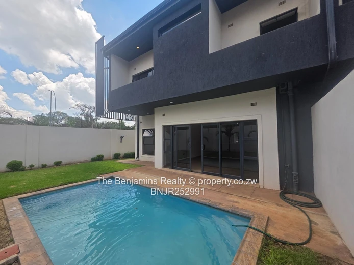 Four Bedroom Townhouse In Avondale