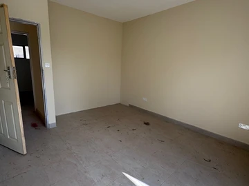 2 Bedroom Flat & Apartment