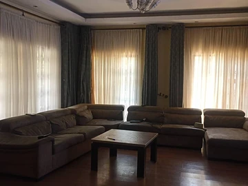 3 Bedroom Flat & Apartment