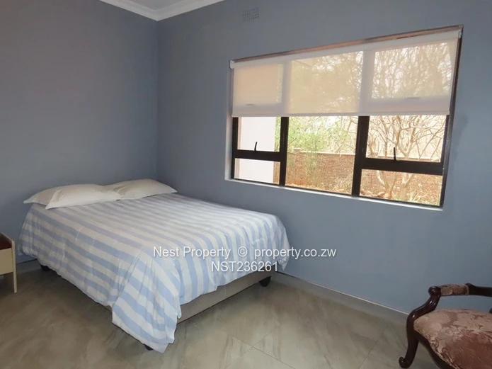 Townhouse Modern - 6 Bed House in Rolf Valley!